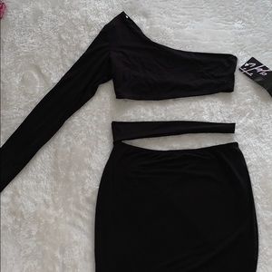 Giti Two Piece One Sleeve & Skirt Set